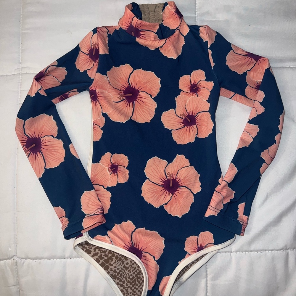 Acacia HONEY Hibiscus size P